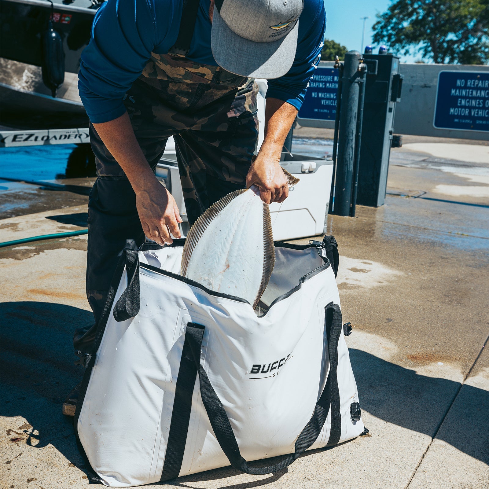 58QT Fish Cooler Bag With Flat Bottom, view 2