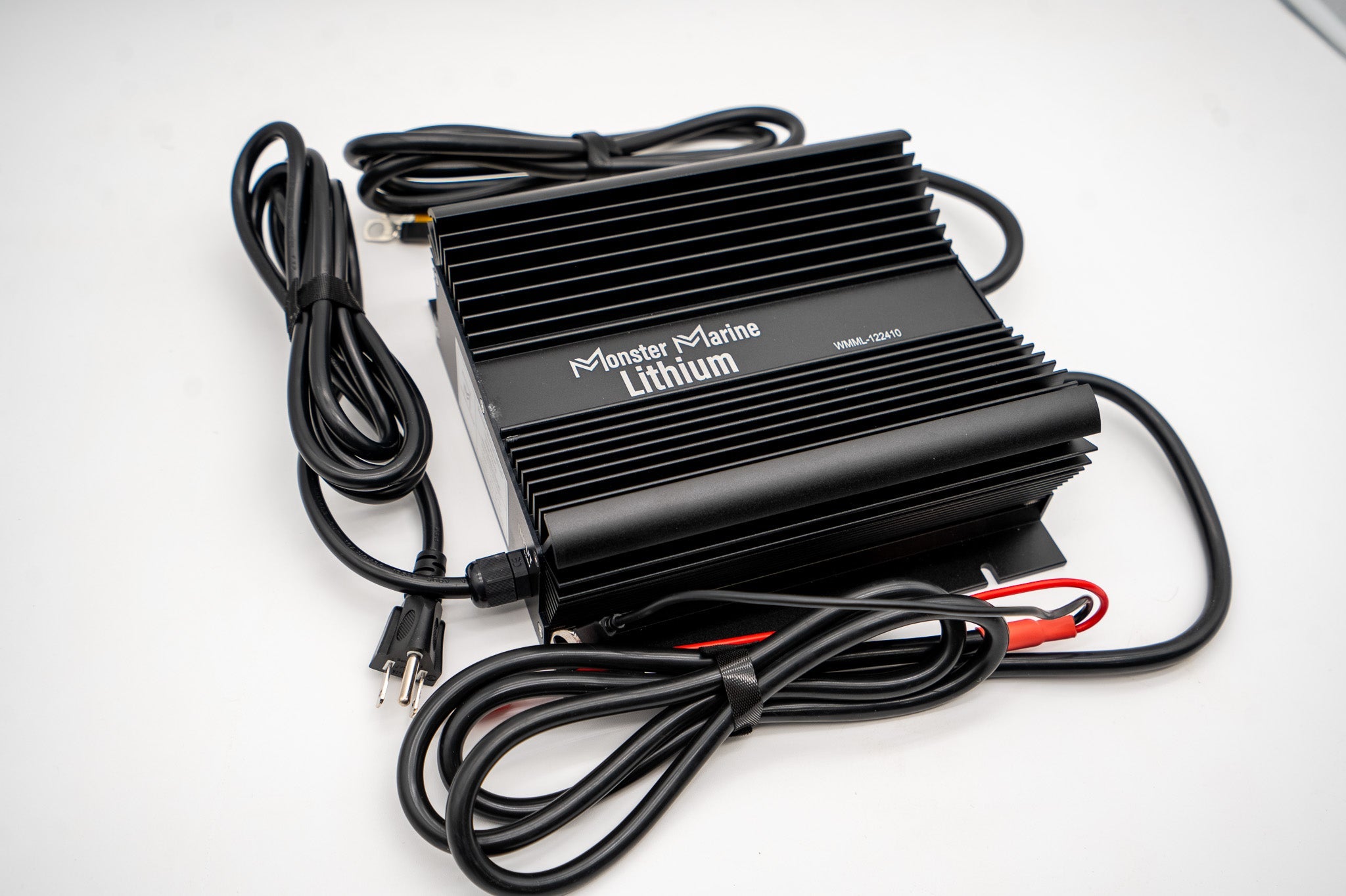 Dual 12v & 24v marine waterproof lithium charger, view 3
